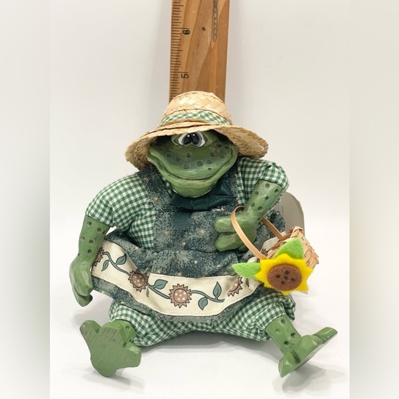 Country Folk Gardening Frog Shelf Sitter 4.5” Decor Mrs. Gardenhopper Toad - Picture 6 of 6